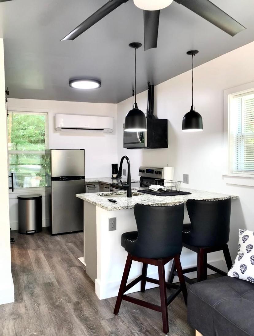 Romantic Chapel Hill Retreat For Two Hotel Exterior photo